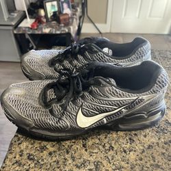 Great Deal 2 Good Condition Men’s Size 81/2 Nike Air Max’s Black And White