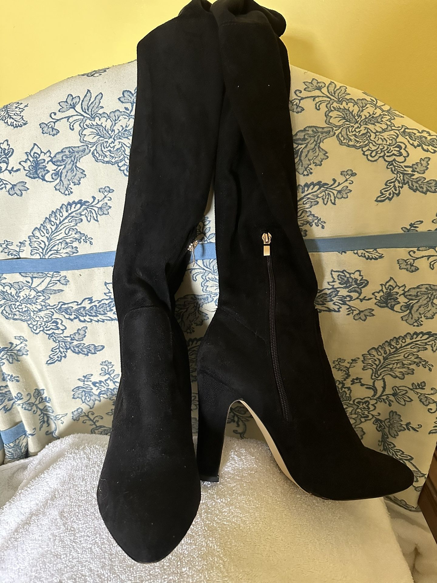 Thigh boots