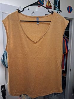 Next Level Apparel/ Top/ XL