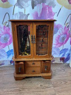 Jewelry box