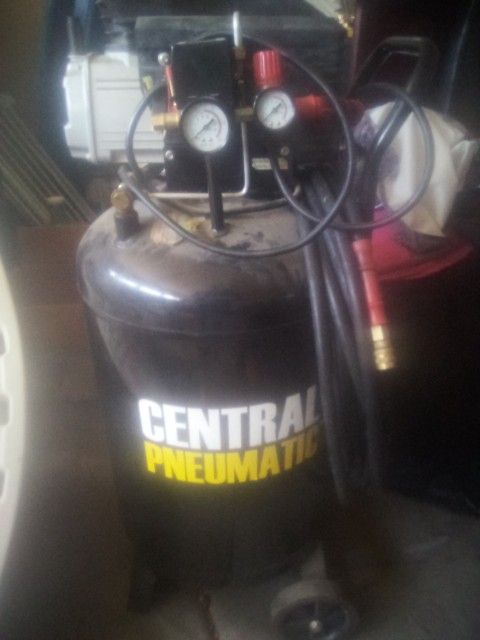 Central Pneumatic Air Compressor 21 Gallons