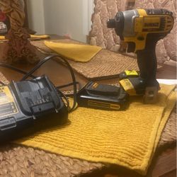 Dewalt 20v Impact Gun Set Whit Battery And charger Used But Working Perfect