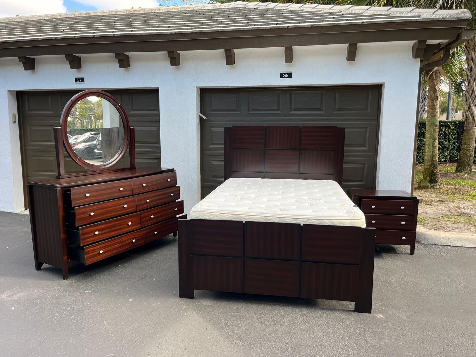 BEAUTIFUL SET QUEEN W BOX + MATTRESS / DRESSER W MIRROR & NIGHTSTAND - BY VIETINAM FURNITURE - SOLID WOOD - EXCELLENT CONDITION - Delivery Available