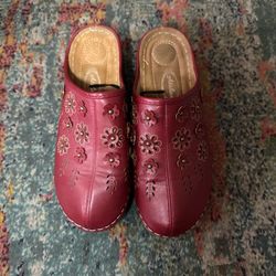 Vintage Red leather clogs with floral embroidery 