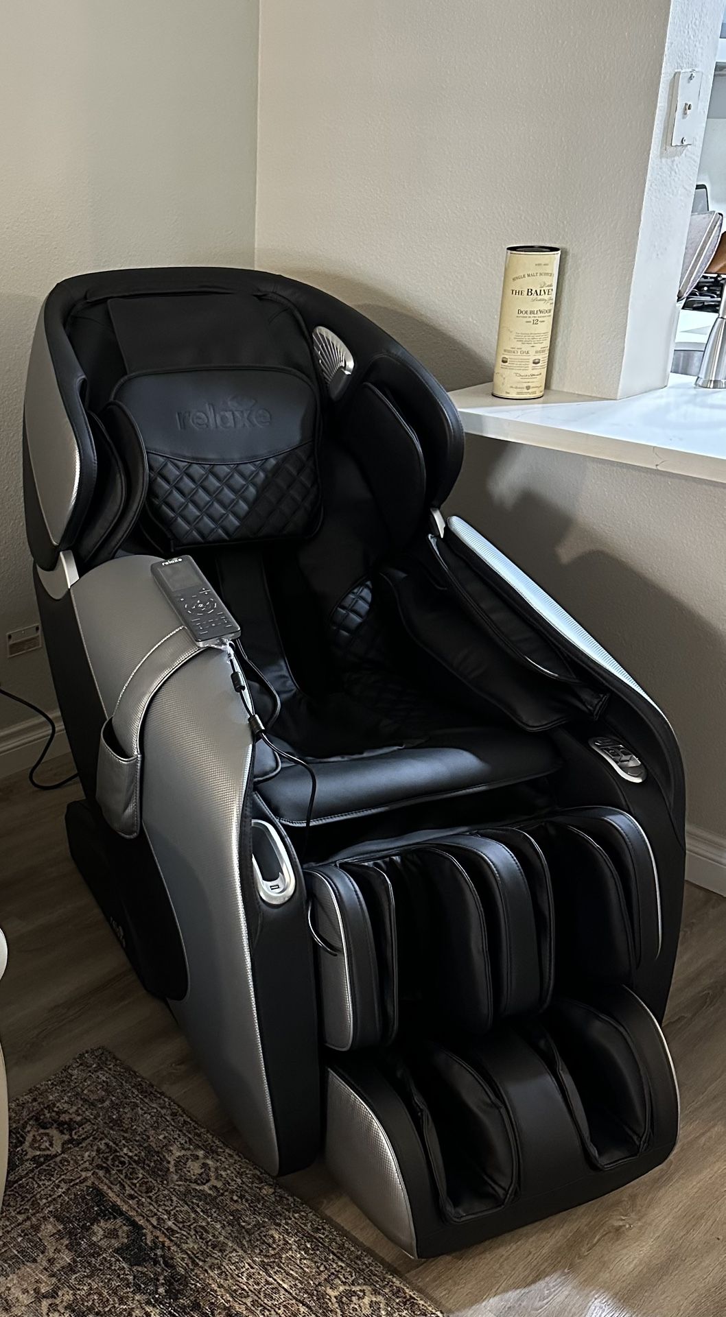 Moving Sale - Like New Relaxe SL-Track Massage Chair – Full Body, Heated, Zero-Gravity, Warranty Included