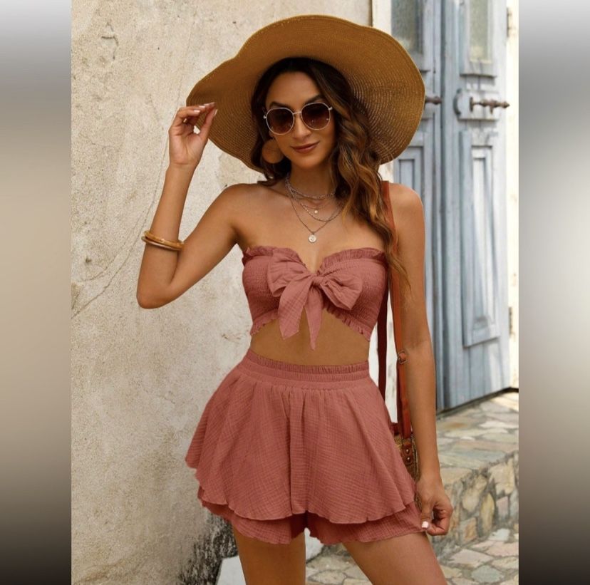 Super Cute 2 Piece Bandeau Top & Skirt Rose-colored. NWT. X-small. 