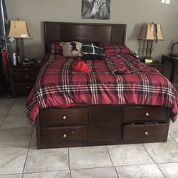 Wooden Queen Size Bedroom Set 
