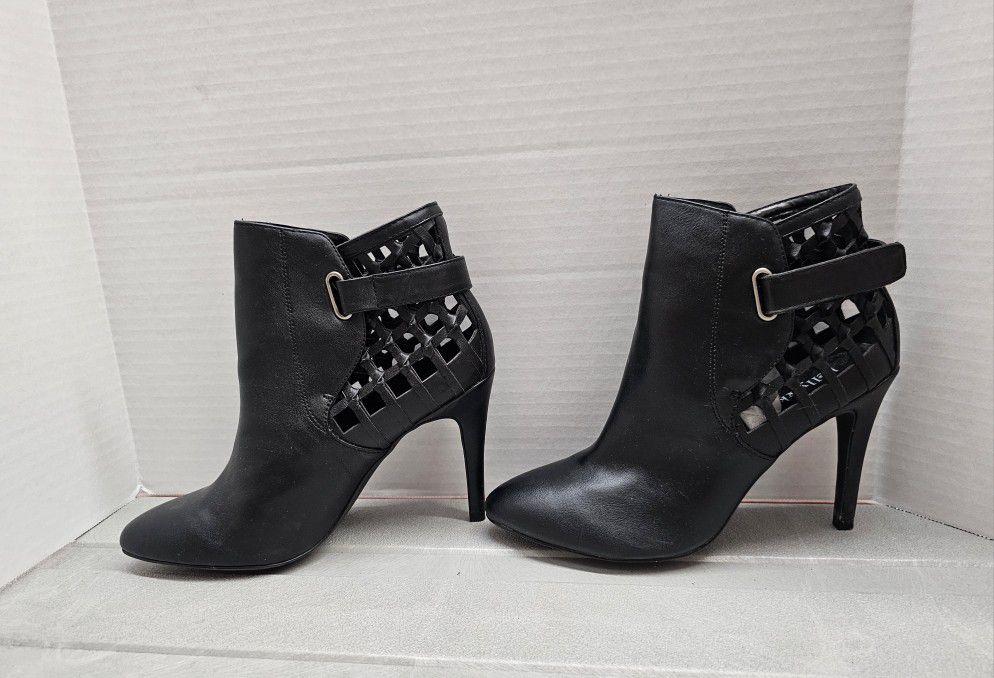 Womens Ankle Boots - NEW CONDITION 