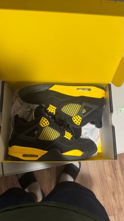 Air Jordan 4 Retro "Thunder"