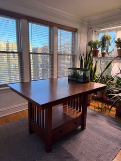 Laurelhurst Collection - Oak Table with 6 Chairs