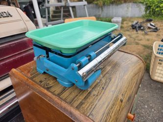 Predom vintage kitchen scale