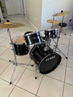 Tama Drum Set