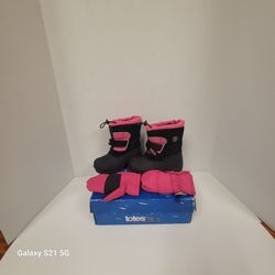 New Toddler Snow Boots  Size 9 Toddler And Gloves