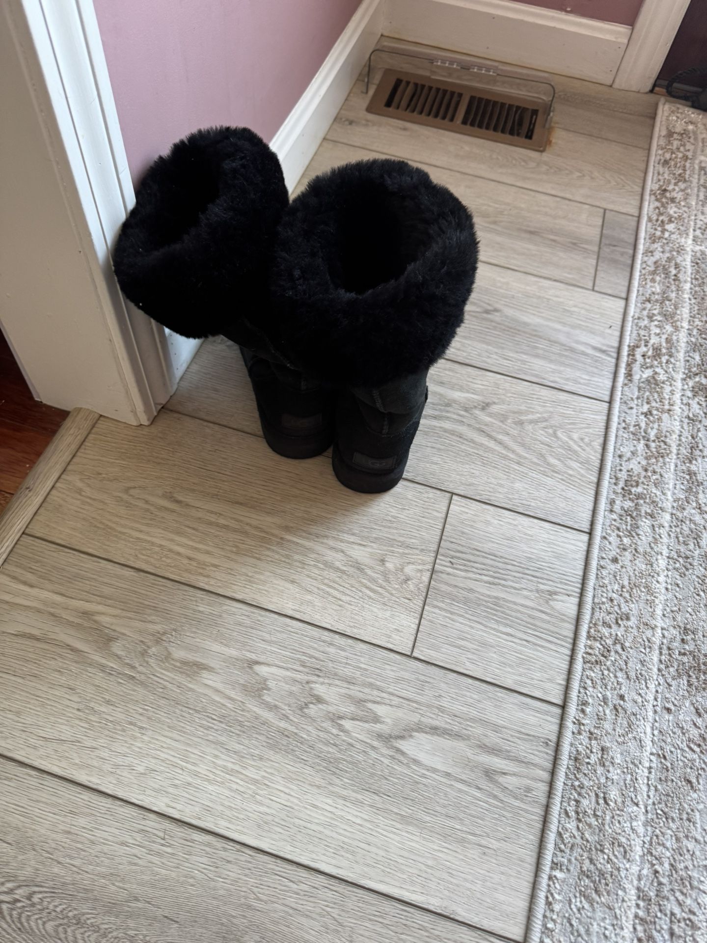 Women’s black UGGs 