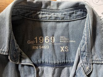 Women’s 1969 Gap Cotton Denim Shirt  XS