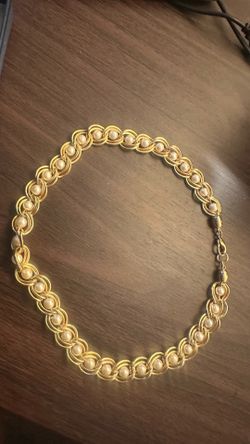 Gorgeous Gold / Pearls Designed Necklace