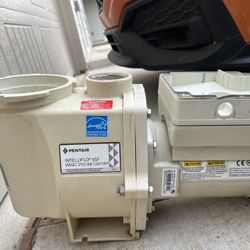 Pentair intelloflo 3.hp pool pump like new. Used for 2 months 