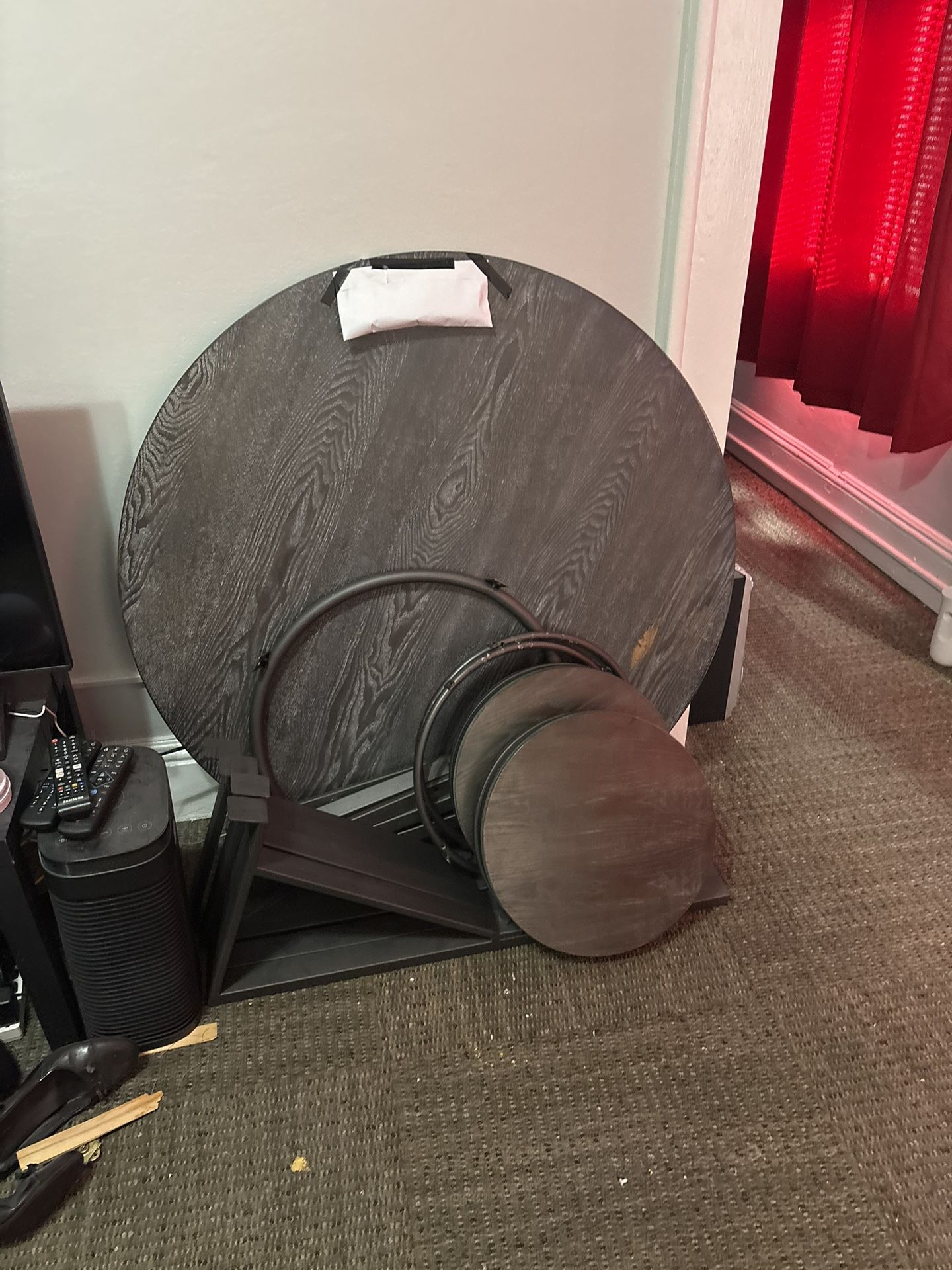 Round Table W/2 Round Chairs