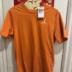 New Jordan Embroidered Logo T-Shirt Size L