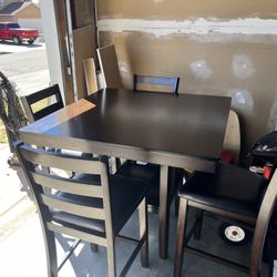 5 Piece 4 High Seat Chairs And Table Set For Sale