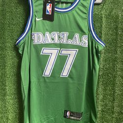 LUKA DONCIC DALLAS MAVERICKS NIKE JERSEY BRAND NEW WITH TAGS SIZES MEDIUM,LARGE AND XL AVAILABLE