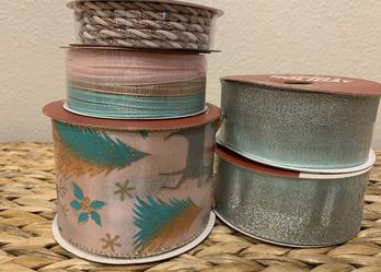 Pink & Green Christmas Tree reindeer mistletoe Ribbon - Brand New - Set of 5 - Holiday Home Decor 