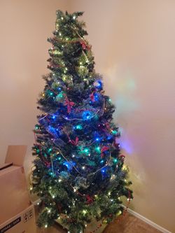 Xmas Tree 7 1/2ft 3 Way Lighted Flocked