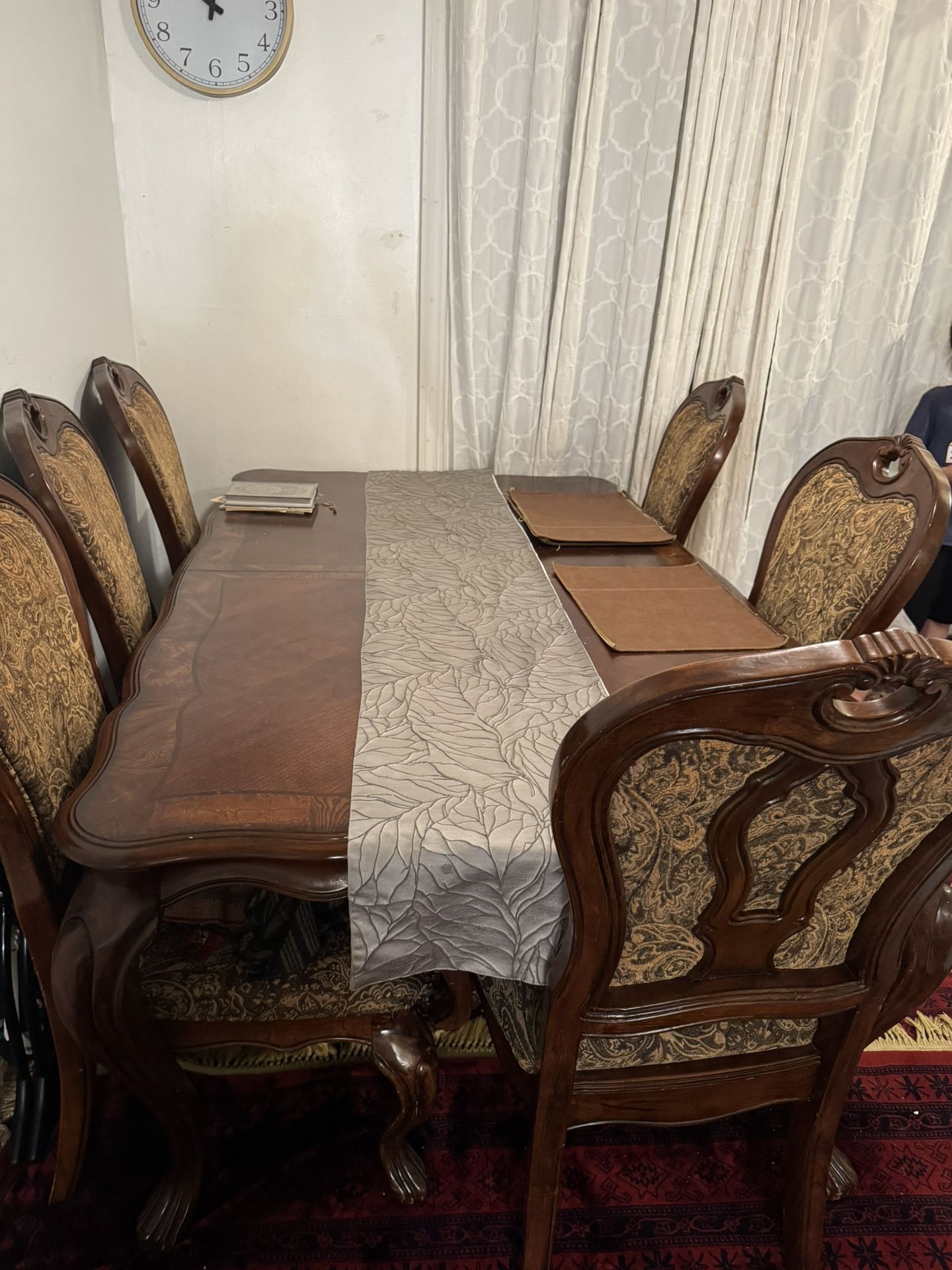 Donning Table With 6 Chair.