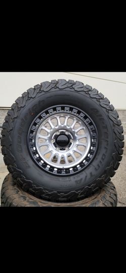 17" KMC w/ 33" BfGoodrich KO2 Baja terrains AT