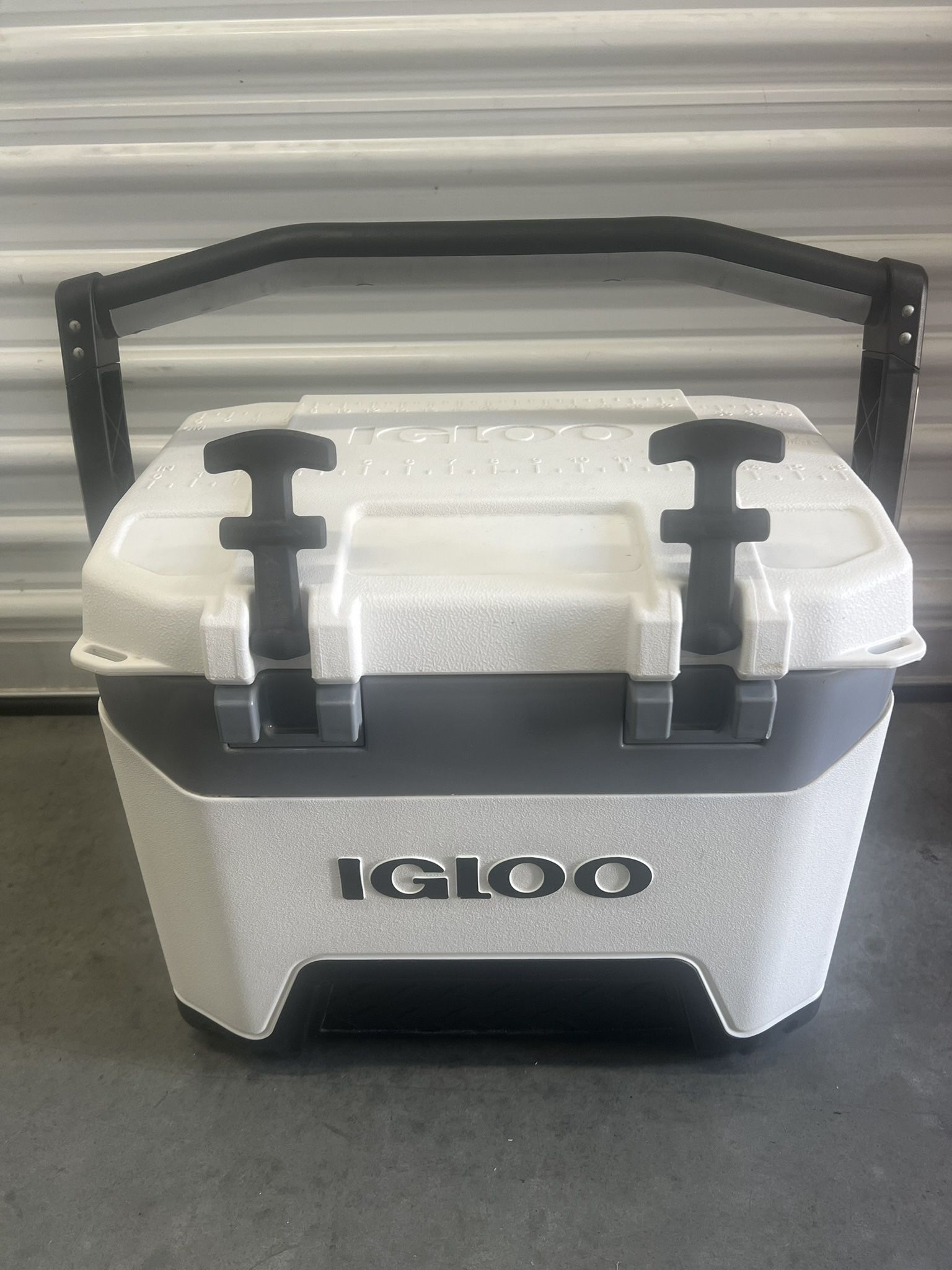 Igloo BMX Hard Coolers 25QT