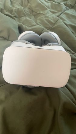 Meta Quest 2 VR Headset