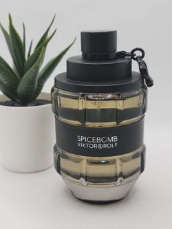 Viktor&Rolf
 
Spicebomb Eau de Toilette

3.04 fl (USED 5%)