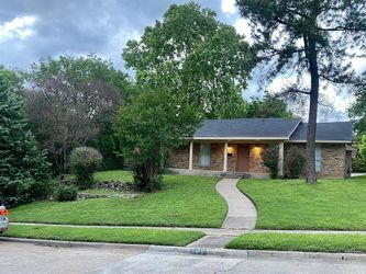 Charming 3 Bed/2 Bath Single Family Home in Dallas, TX