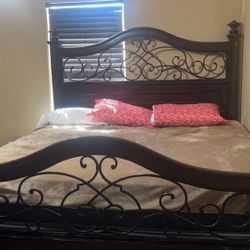 Bedroom set W/o The Mattress 