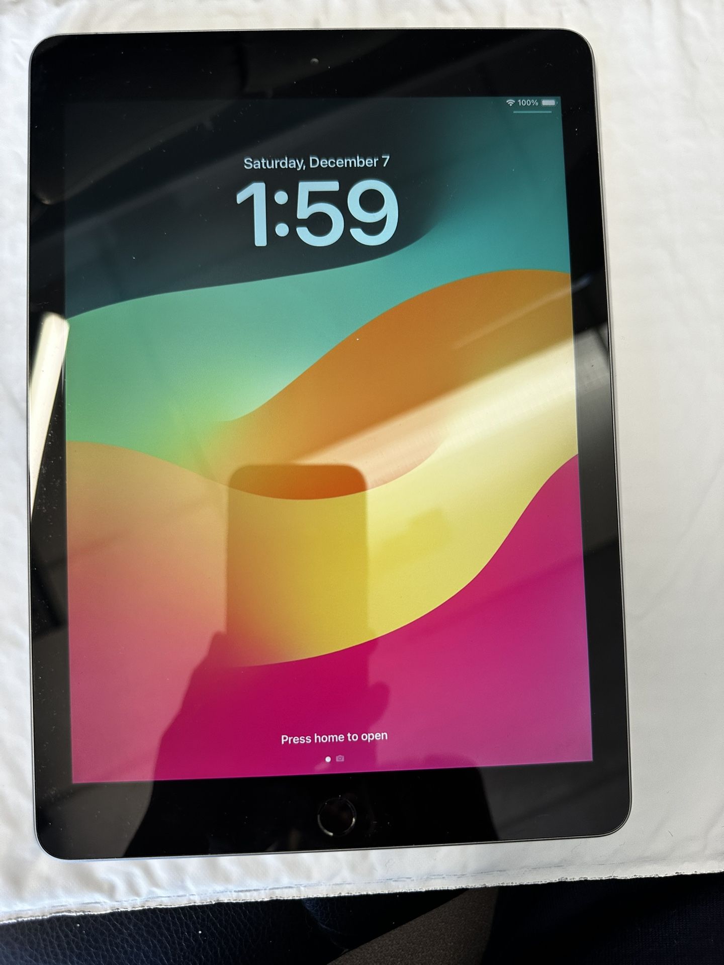 iPad 6th Gen, 32 GB with wifi