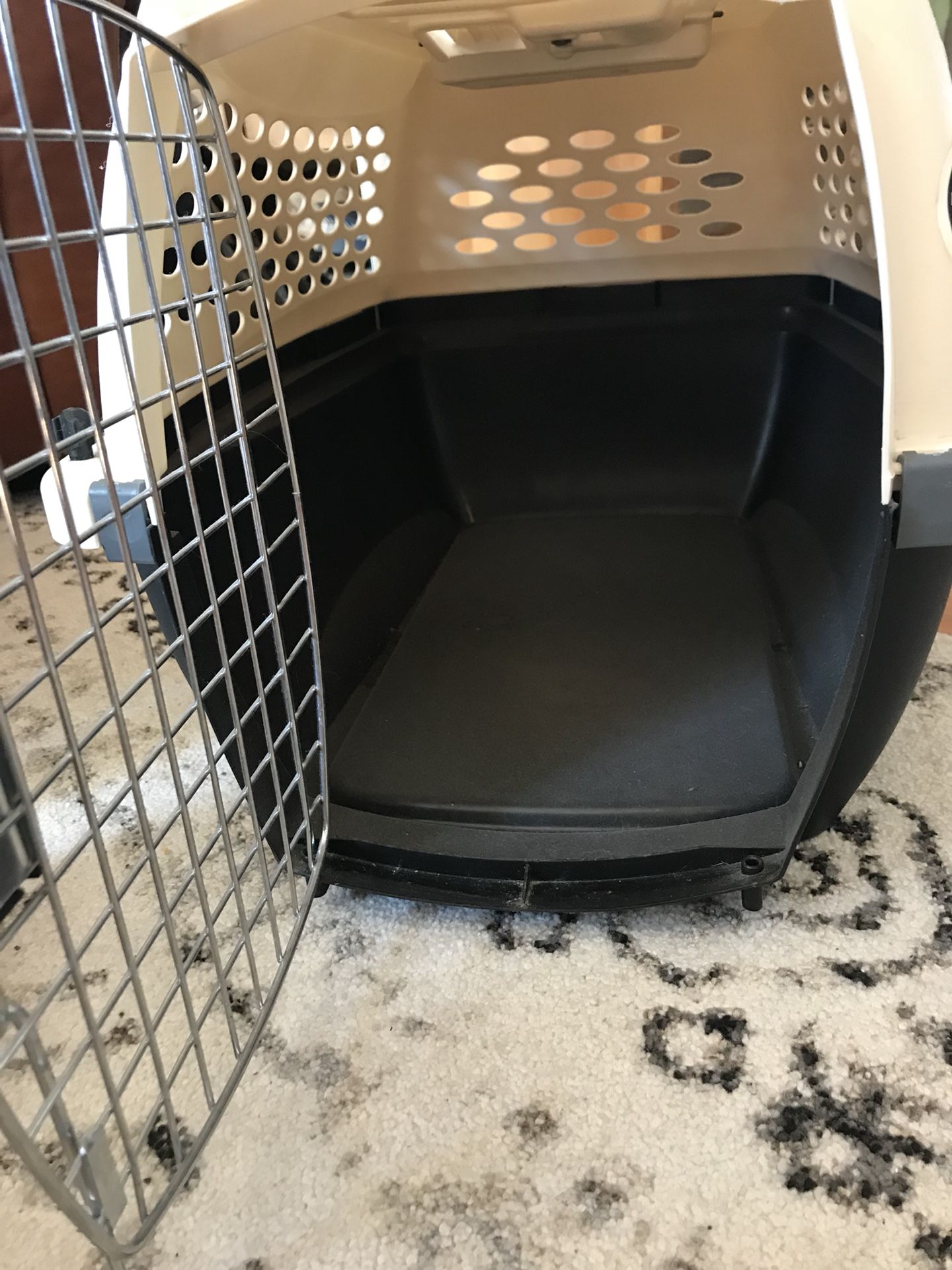 Dog Crate Barely Used