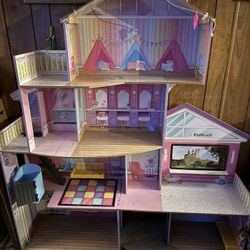 Doll House 