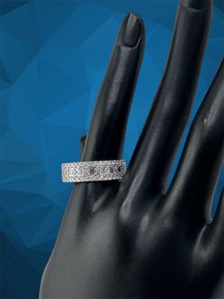 Baguette & Round shape diamond band in 14k White gold