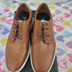 PAIR OF SHOES FOR SALE NEW  SIZE 8M