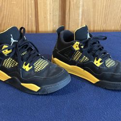 Nike Air Jordan 4 Retro "Thunder" Sneakers Youth Size 2
