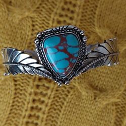 Faux Turquoise Silvertone Feather Bracelet (NWOT)
