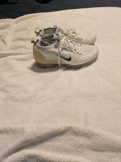 Vapormax white with color dots