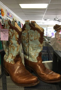 Girls Cowboy boots size 2