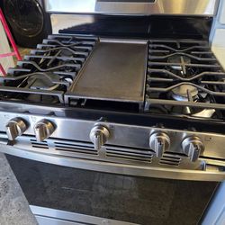Ge gas range stainless steel warranty 90 days Financing With Snap If You Qualify New Condition minor Cosmetic Issues from scratch and dent