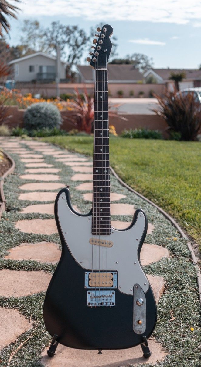 Squier '51 Custom Baritone Guitar