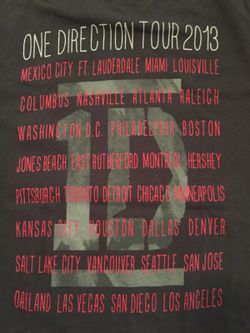 One Direction Concert T-Shirt directly from Tinley Park, new