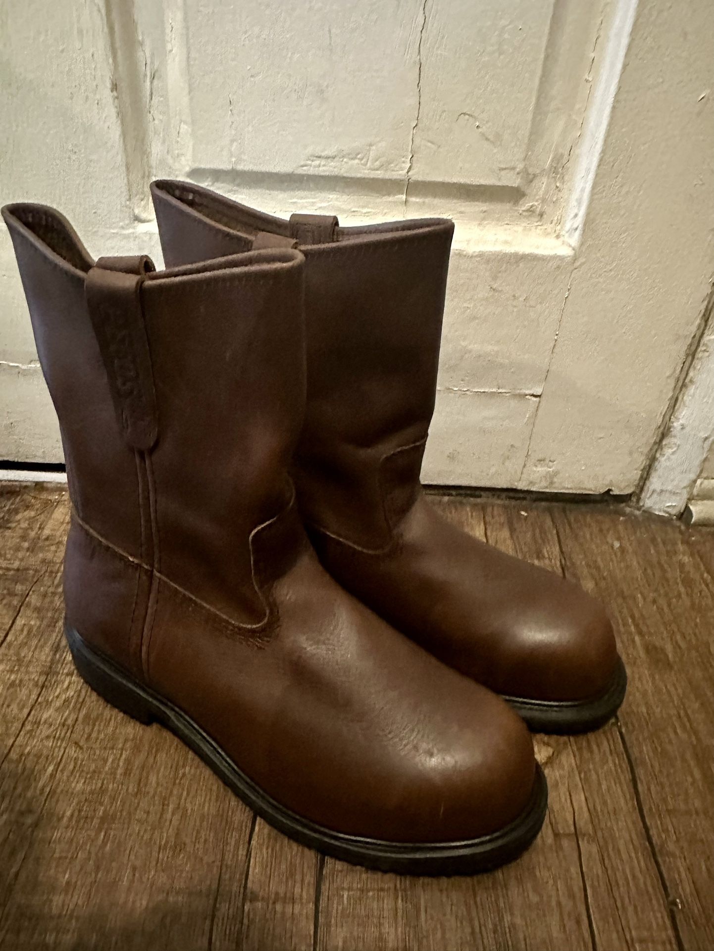 Red Wing Boots 8241. MEN SIZE 10