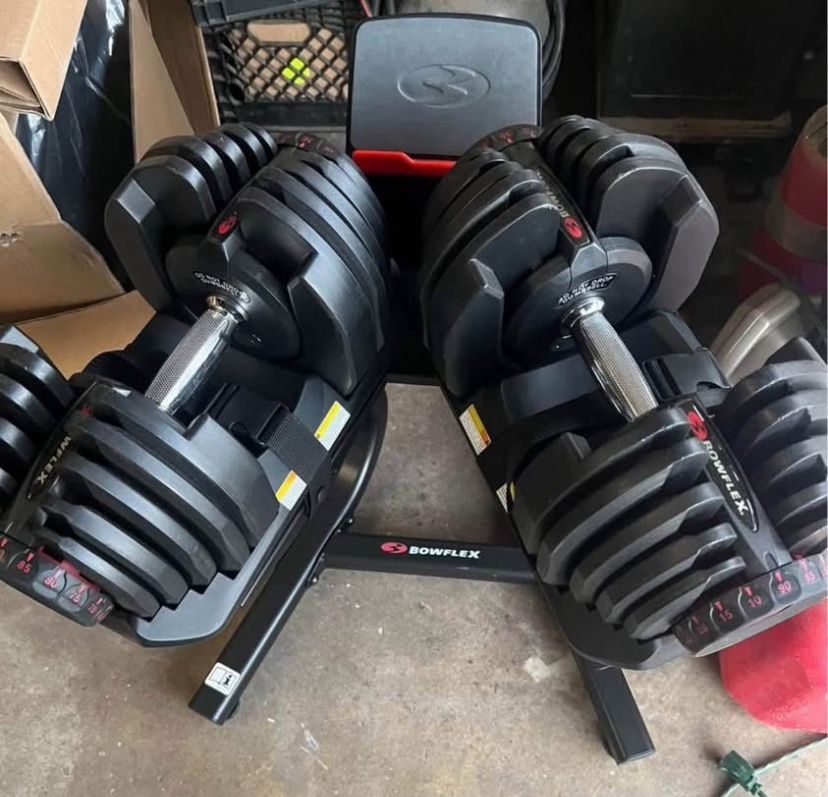 Bowflex-1090-Adjustable-Dumbbells-With-Rack-And-Bench