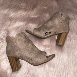 REPORT Brand Booties