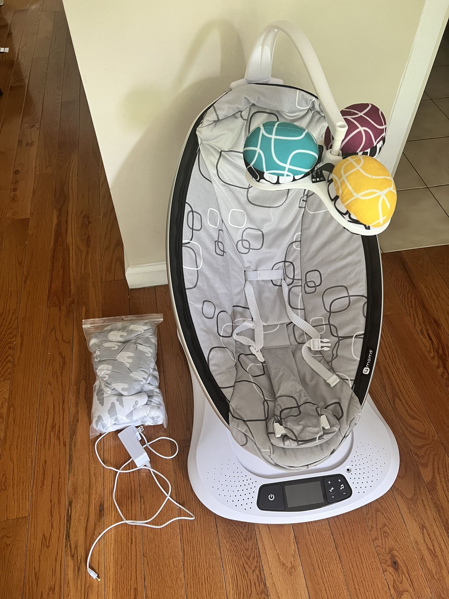 4moms MamaRoo4 Multi-Motion Baby Swing (model 1037) and Infant Insert (Pack of 2)